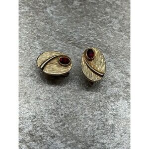 Vintage‎ Swank Gold Tone Red Faux Ruby Textured Oval Toggle Back Cufflinks